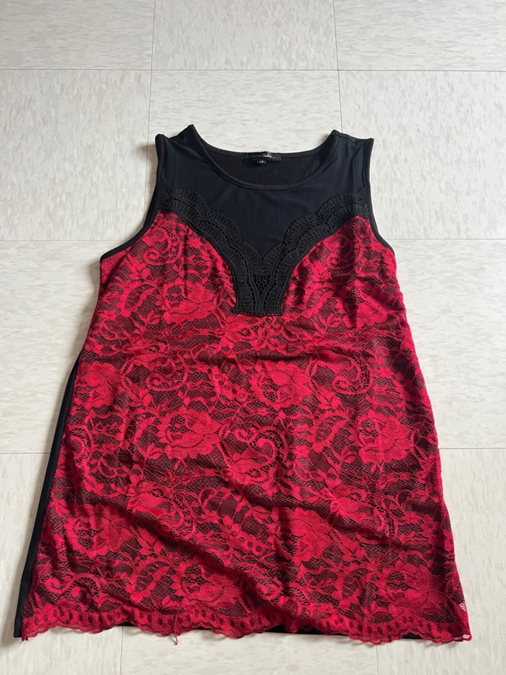 sloane and sadie lace detailing tank top